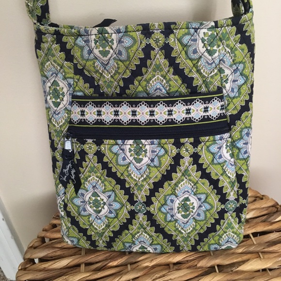 Vera Bradley Handbags - Hannah Cambridge Vera Bradley Crossbody! 💥